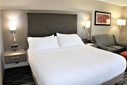 Holiday Inn Express Woodstock-Shenandoah Valley image 8